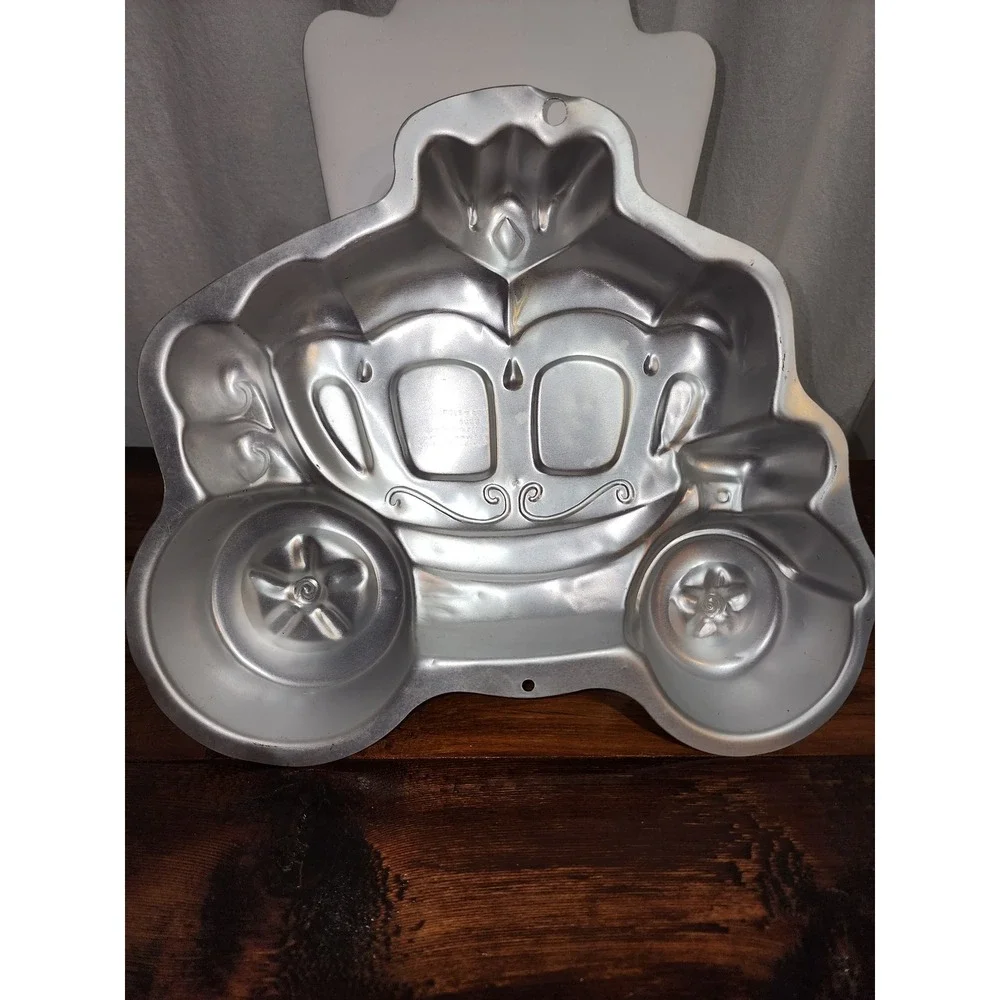 2005‎ Wilton Princess Carriage Cake Pan